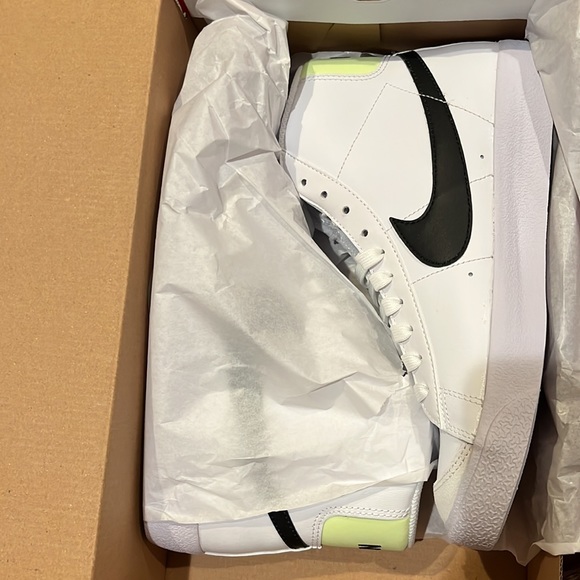Nike Grade School Blazer Mid 77 White/Black DA4086 109 - Picture 9 of 9
